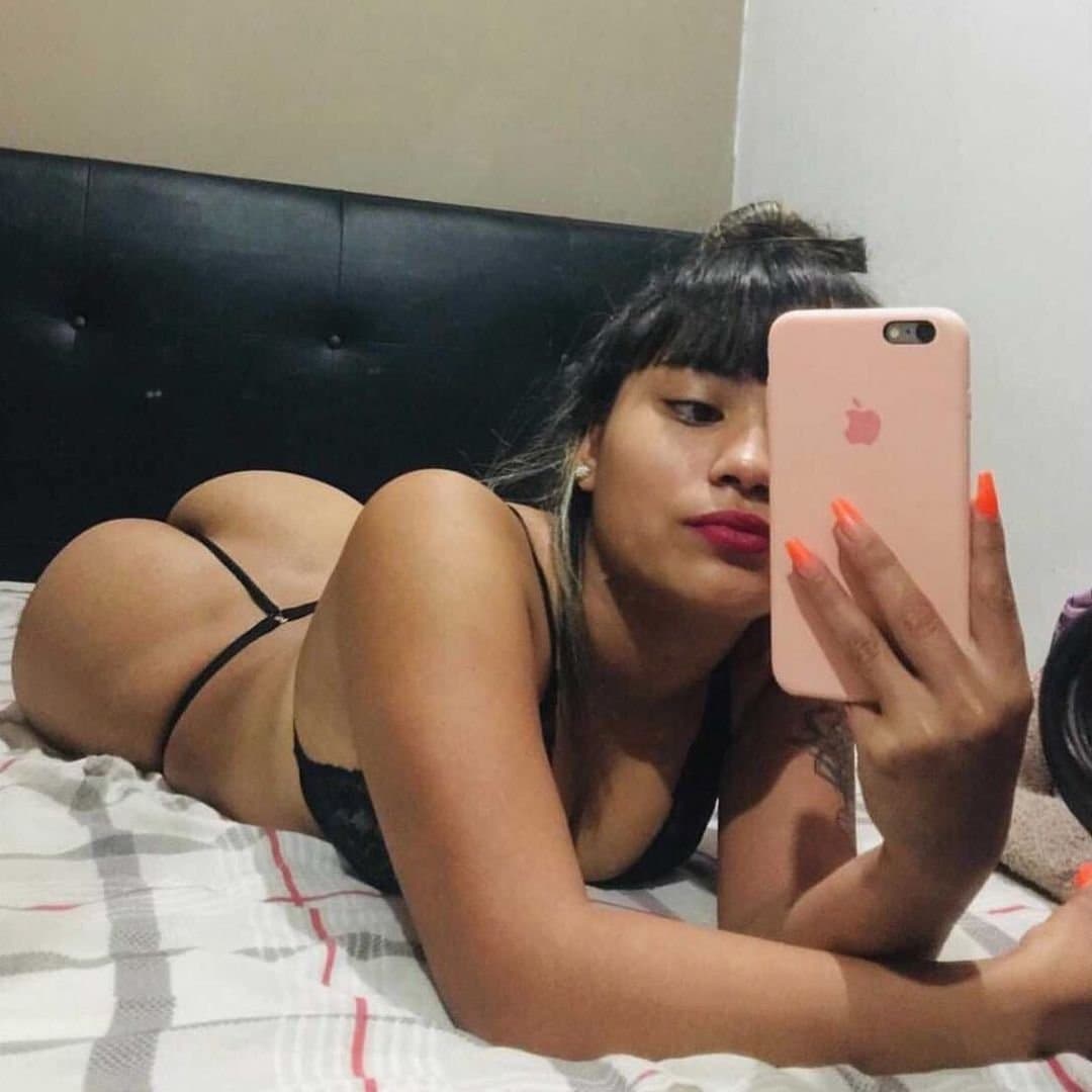 Pack ♨️ esta linda mami tiene unas suculentas nalgas qe le daría sexo anal todo el tiempo???