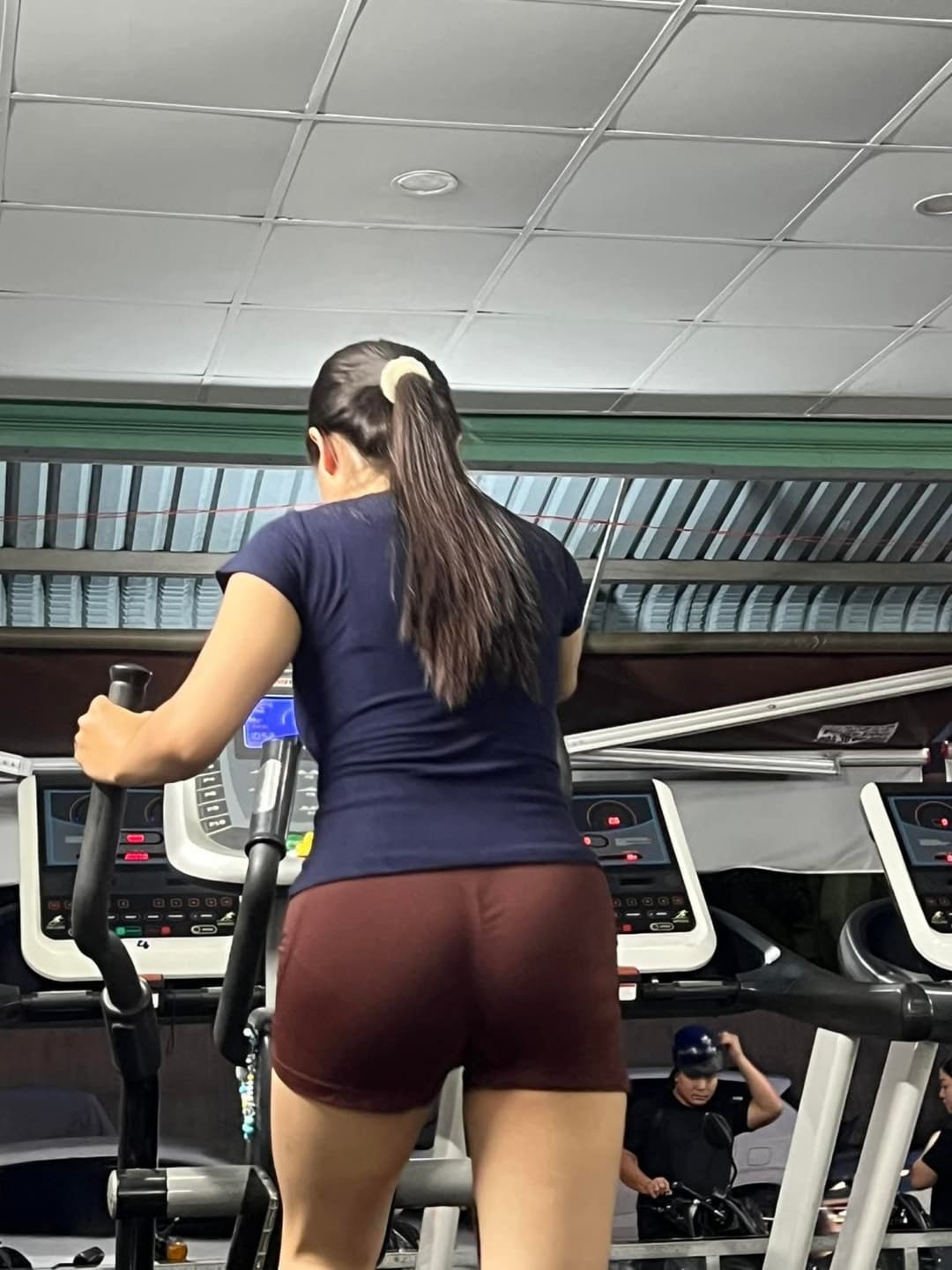 Sexy vietnam PE teacher, juicy fat ass and wet pussy when she teach her student, look at her beaty