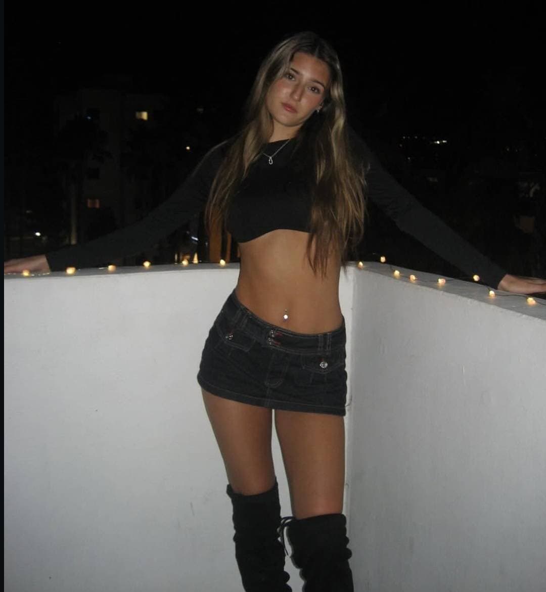 Rylee K hot slut(dm me hot sluts to post)