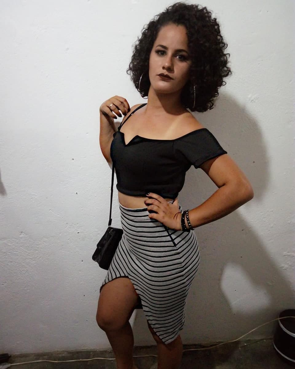 Click to view full size Minha nova deusa dona de casa já mim fez gozar muito