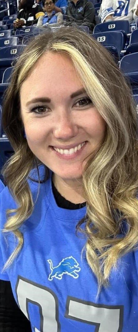 Big tit wife loves to play and show off