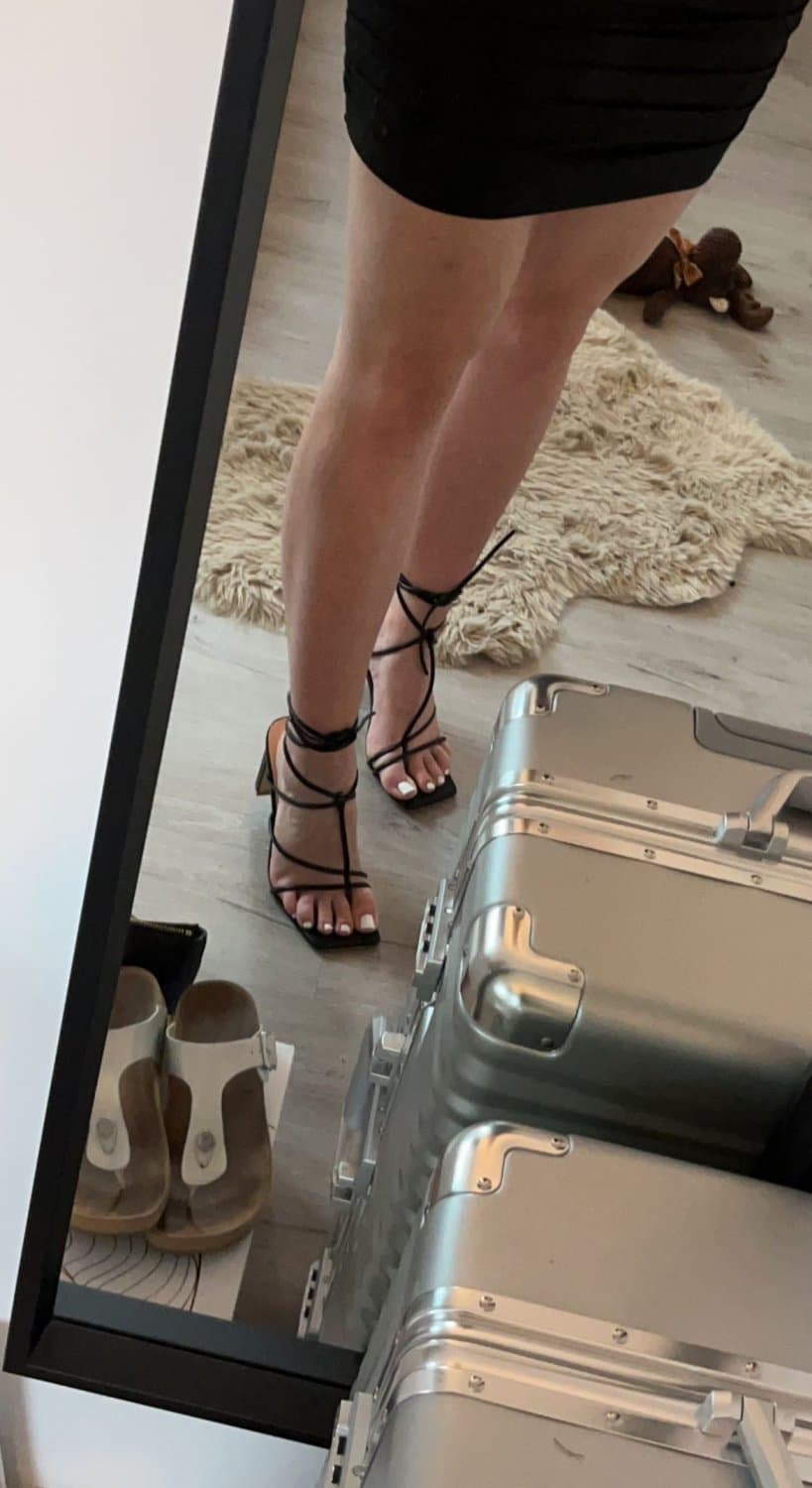 Elvira- posing for you