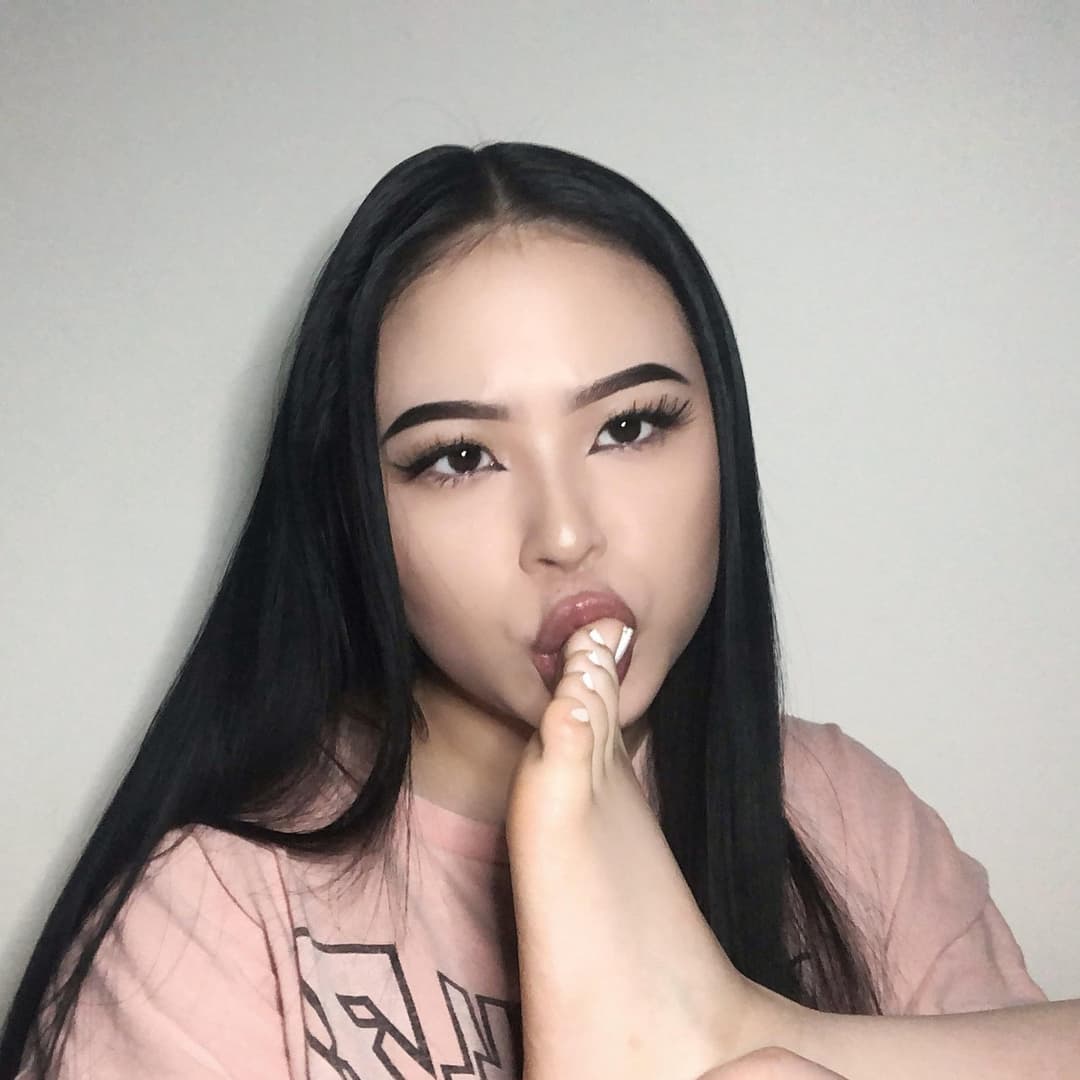 Gorgeous Asian Goddess feet