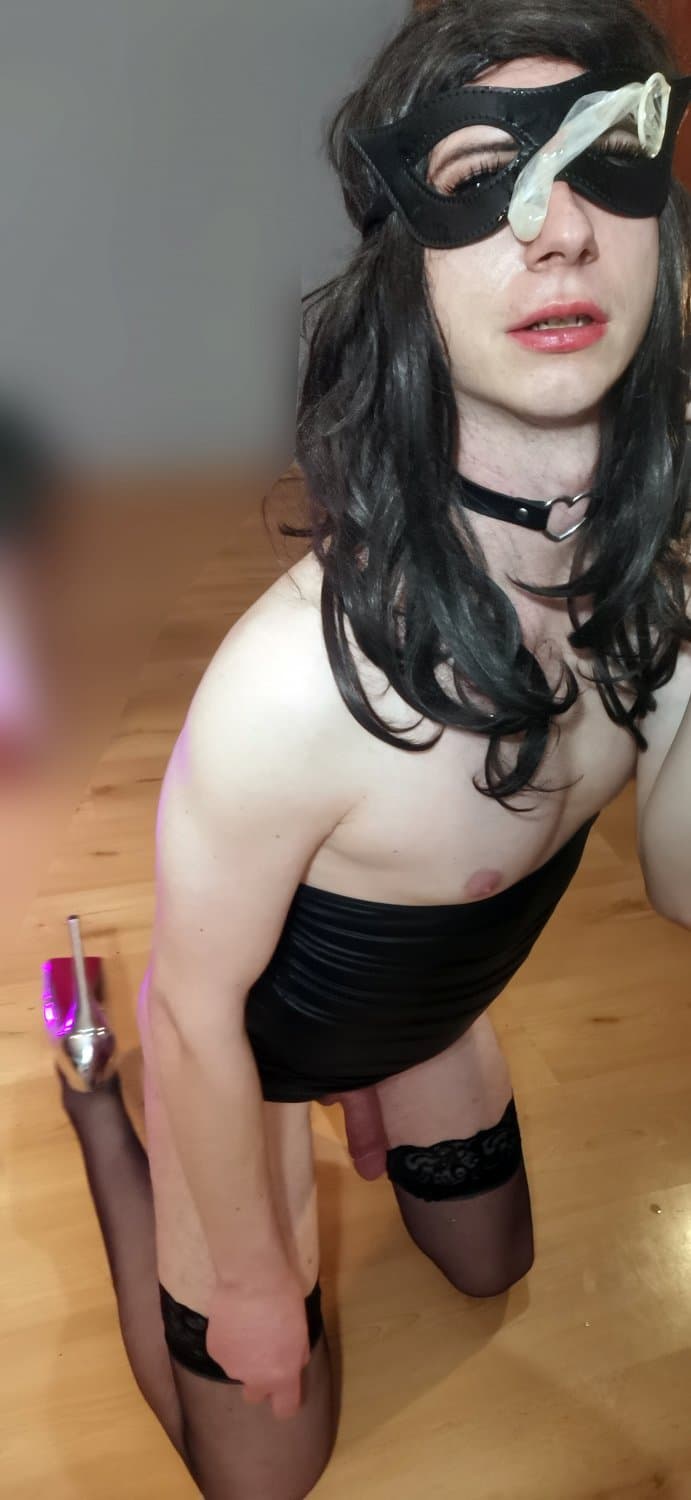 Sissy posing with used condom filled with own cum (DIIIANA)