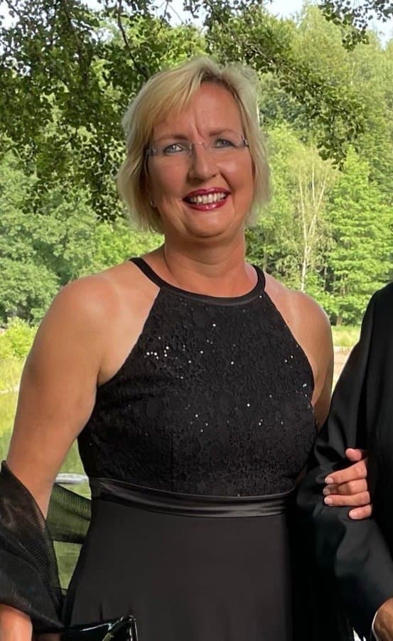 Highheels hotwife Jenna cums dildoing