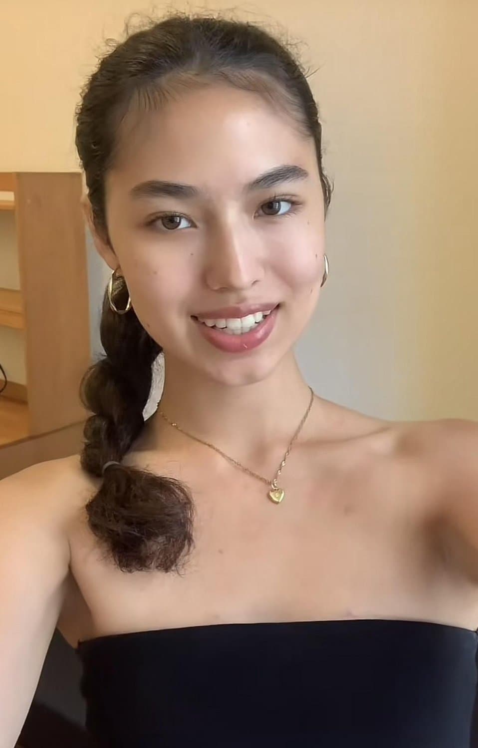 Click to view full size Her reddit is ellathrowaway19, her discord is soellaa and her ig is ellaa.nguyennn