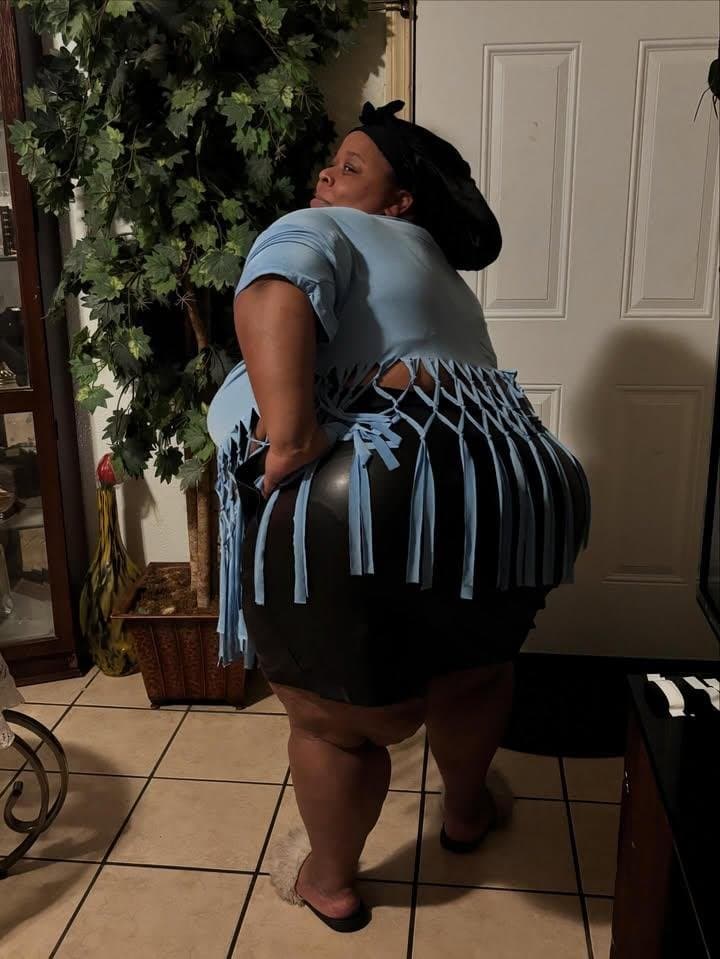 GRANNY EBONY HUGE BIG ASS SSBBW BBW GOONER MATERIAL