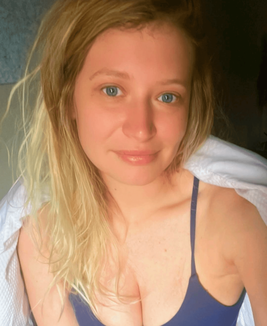 Stupid Dungeons and Dragons nerdy slut definitely needs locked up in a dungeon. Look at that face.?