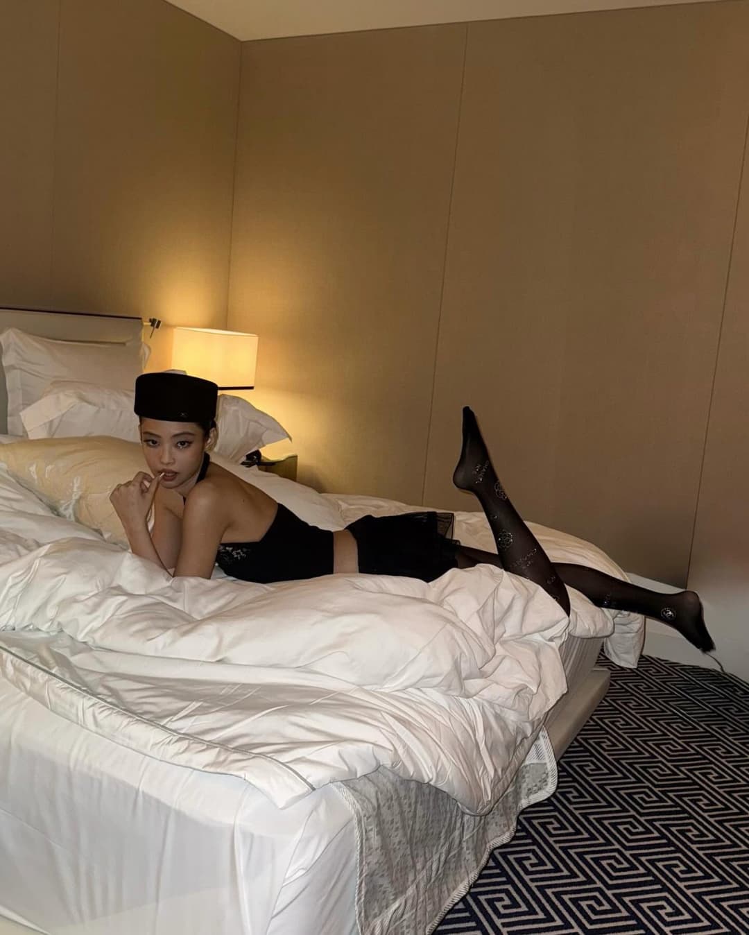 JENNIE ASIAN PANTYHOSE FEET SLUT