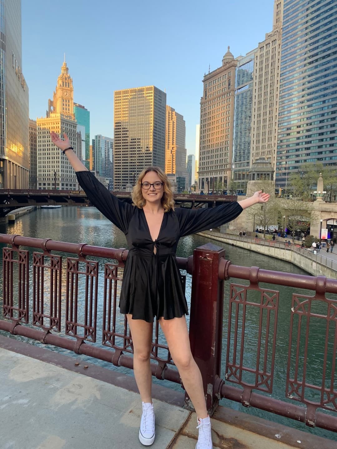 Hot slut Alexis love showing off