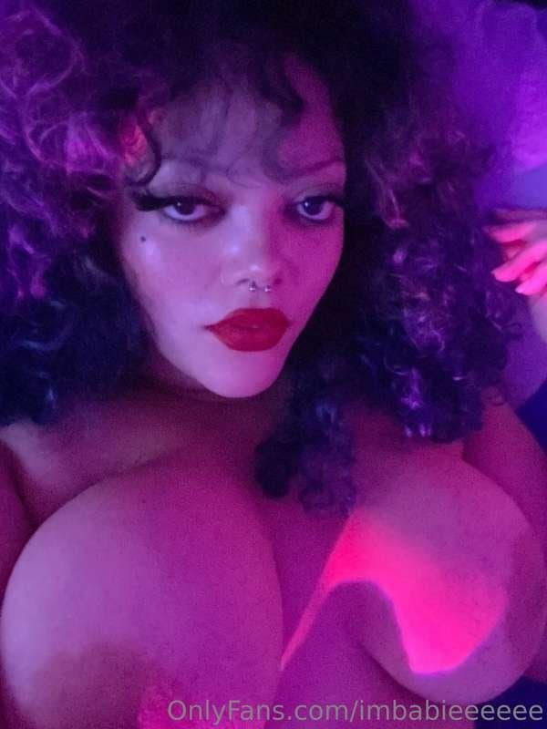 Mixed Race BBW Goth Babe ??