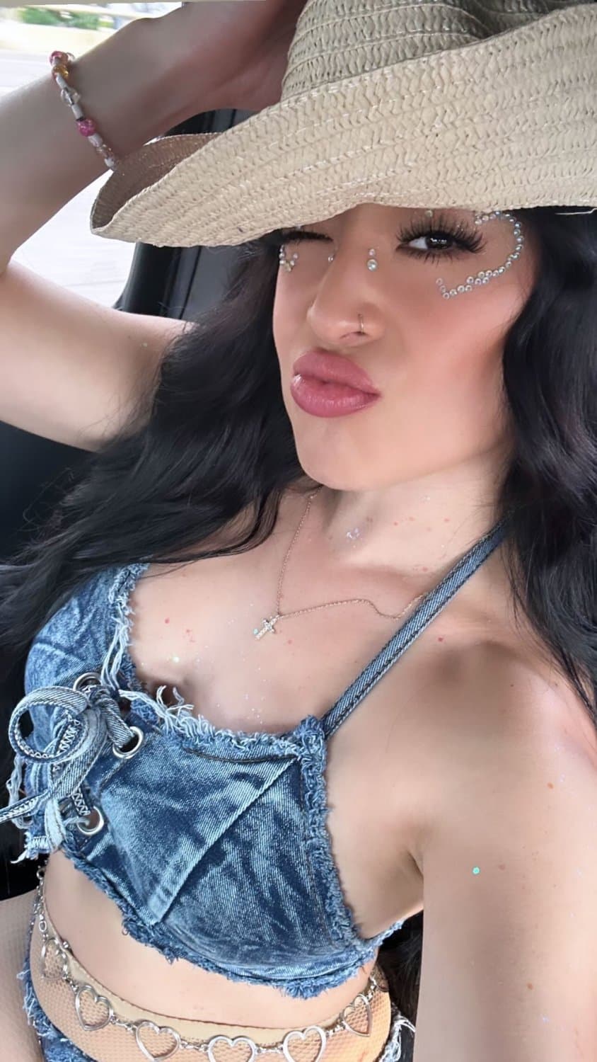 Sexy thicc latina teen Aries