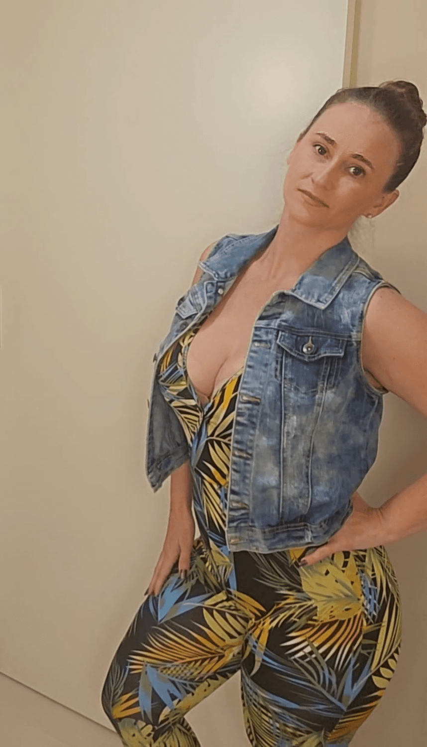 TikTok MILF Julie Vaughn