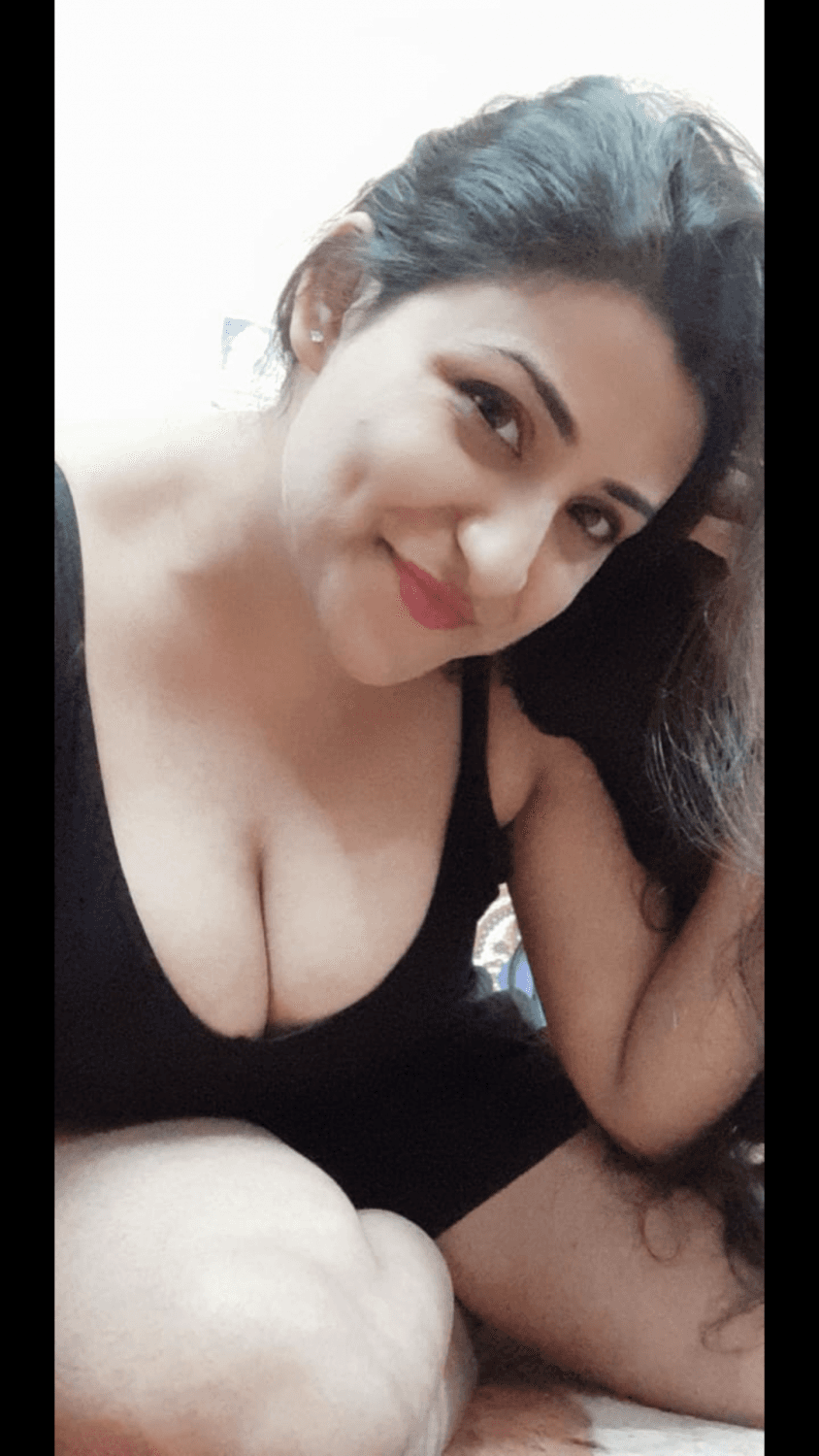 Busty Desi Girl Has Huge Melons