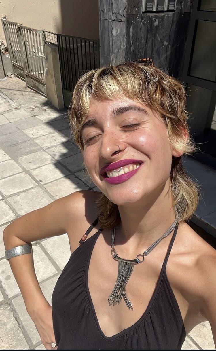 Click to view full size Hippy silly slut with long toes