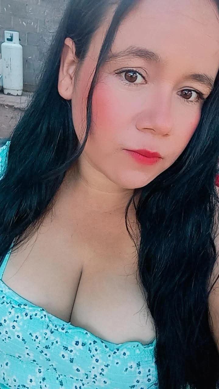 PEAR SHAPE THICK CURVY LATINA SSBBW BIG BOOTY ASS