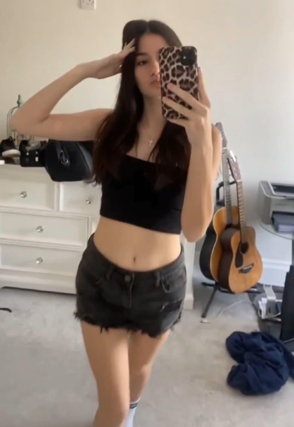 18yo Annabel loves to show off her teen body ;)