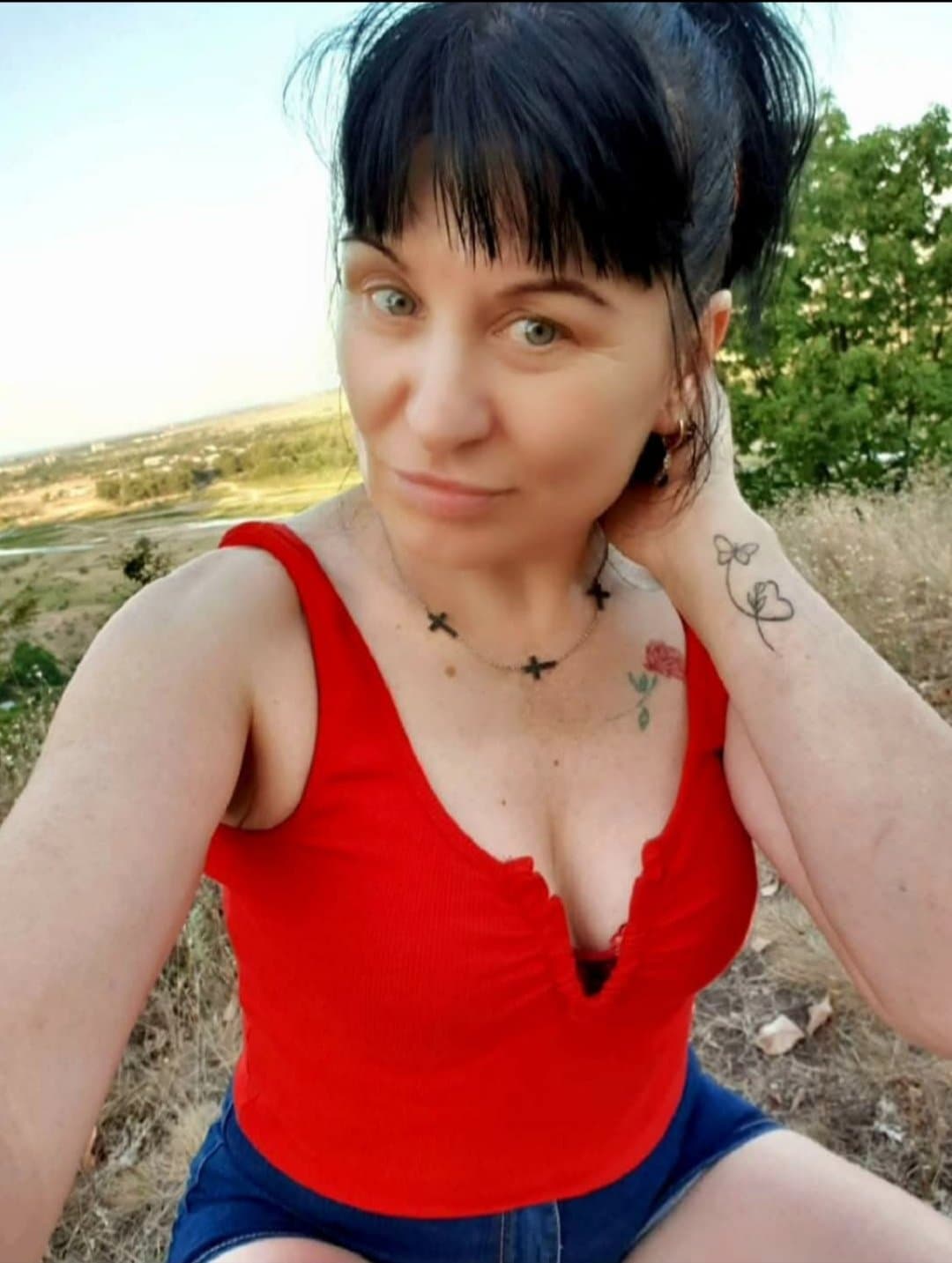 brunet MILF good for cock