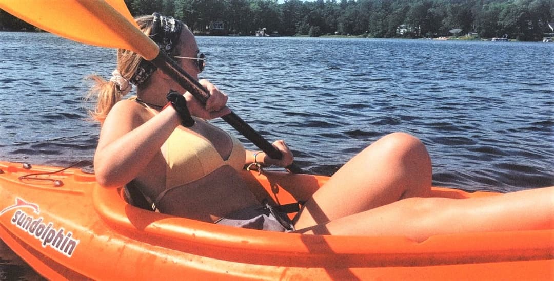 Click to view full size Twin sibling Kate has a slutty time at the beach