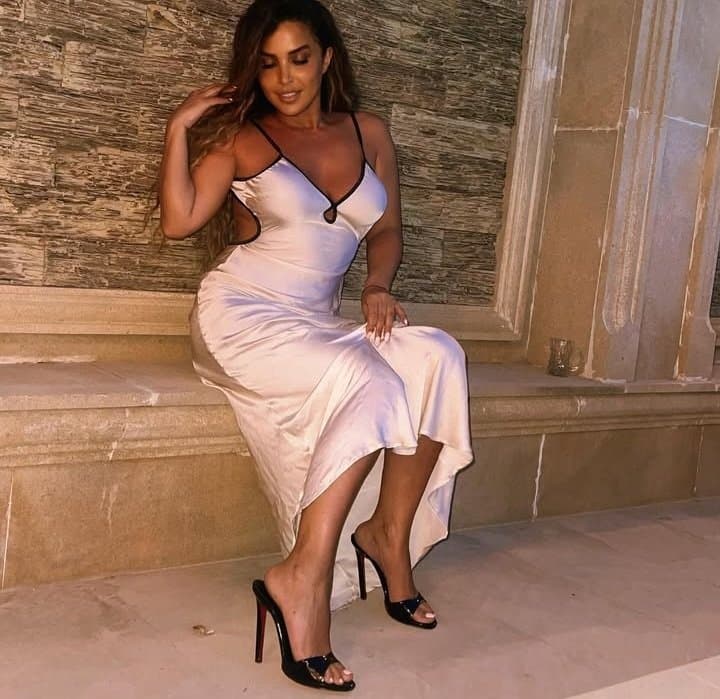 Sexy glamour feet pedicure milf