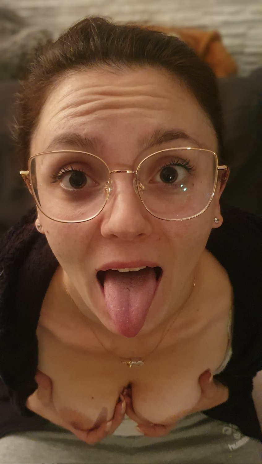 Slutwife presents her fuckholes and begs for facial