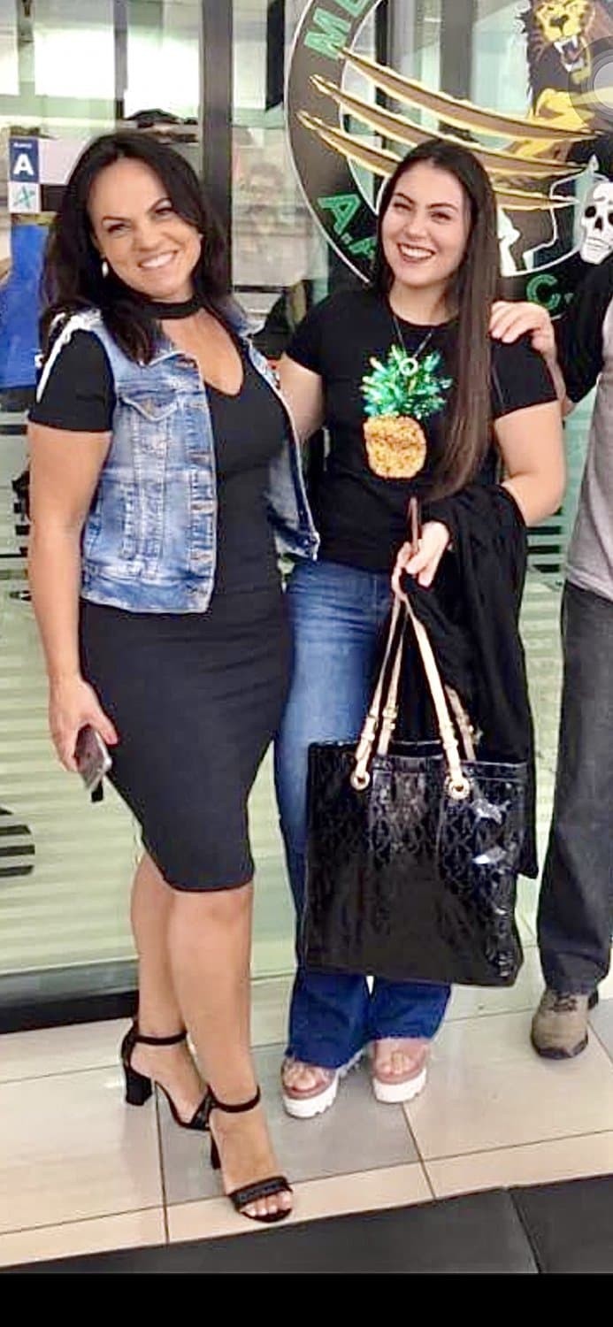 Click to view full size MINHA PUTA - Isa Zago - Oque acham dessa puta exibida ??? ???