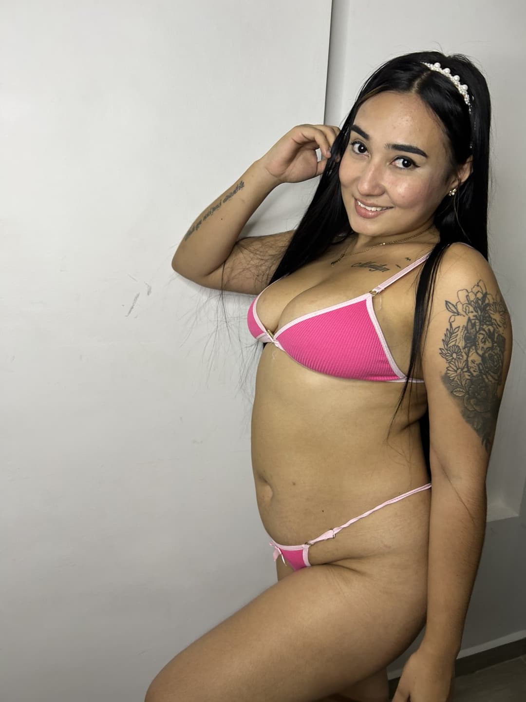 KACEE OANA is a big tit sweetheart who loves to suck cock and swallow cum. She loves her big tits fu