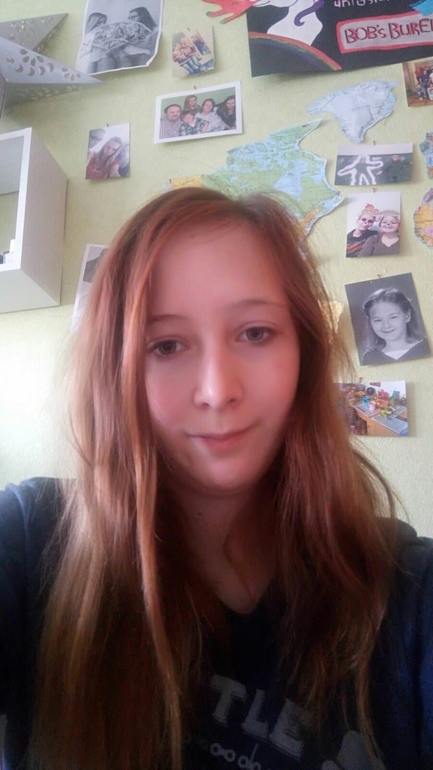 Deutsche Schlampe, liebt es devot zur Schau gestellt zu werden.