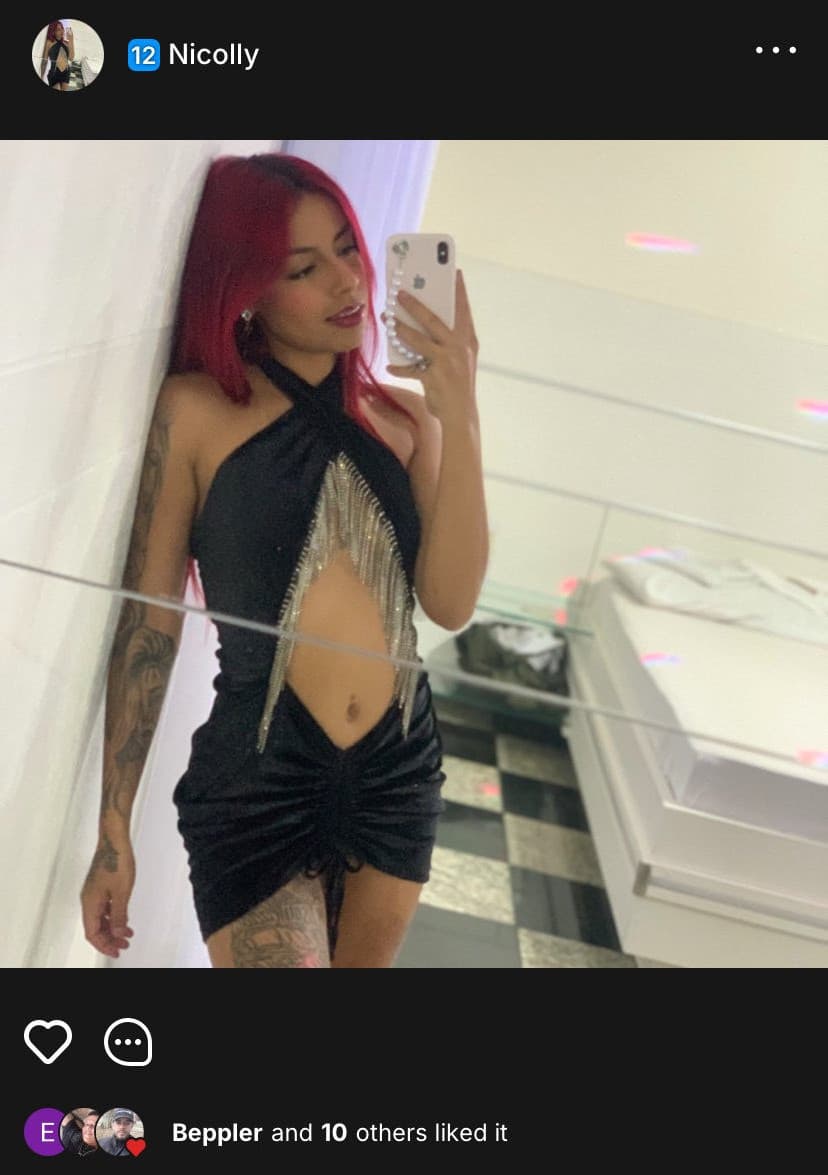 Nicoly transa na live com o namorado alguém tem conteúdo dessa safada chupando dando transando live