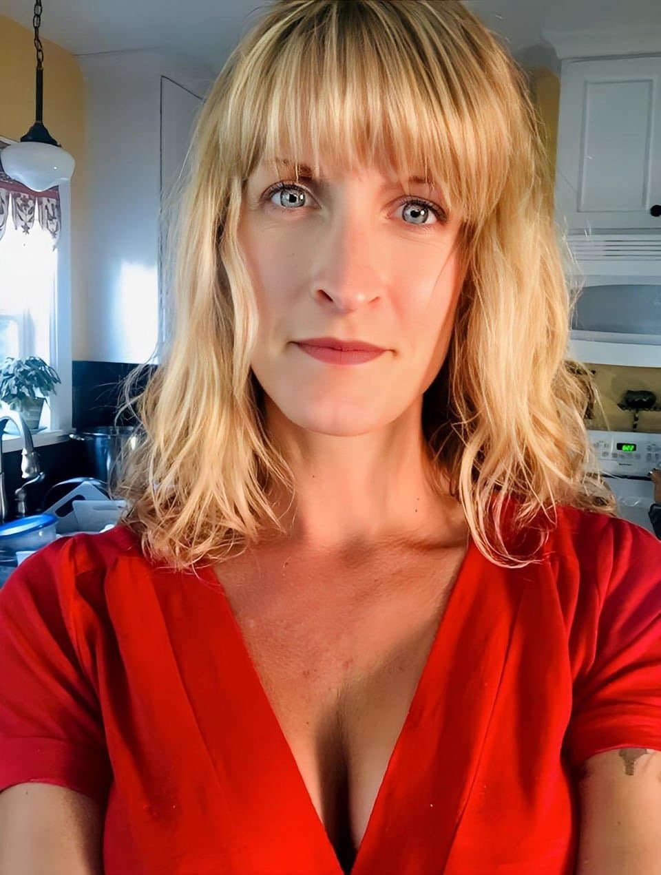 Lonely MILF loves showing off