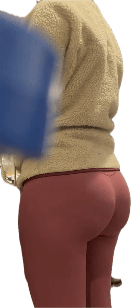 Insane booty jiggle on this blonde milf ??