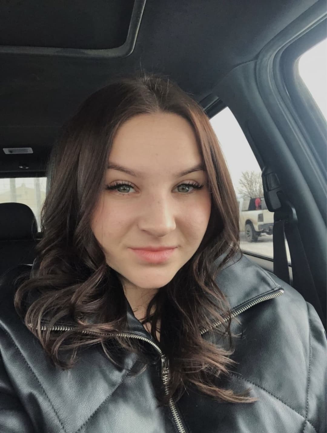 Canada - Rianne, thick ‘n busty country girl