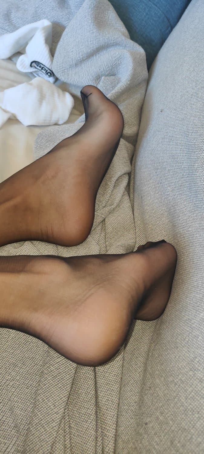Click to view full size male feet tease