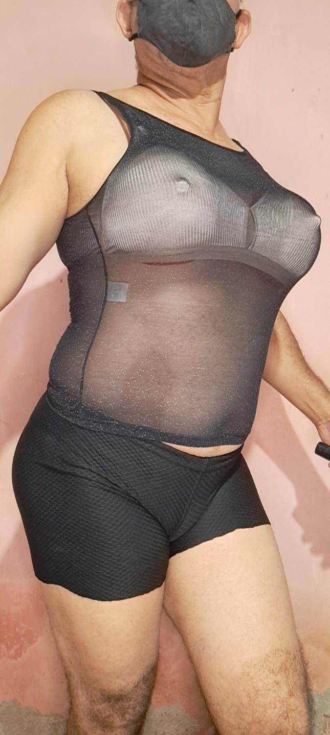 mostrando meu cuzinho