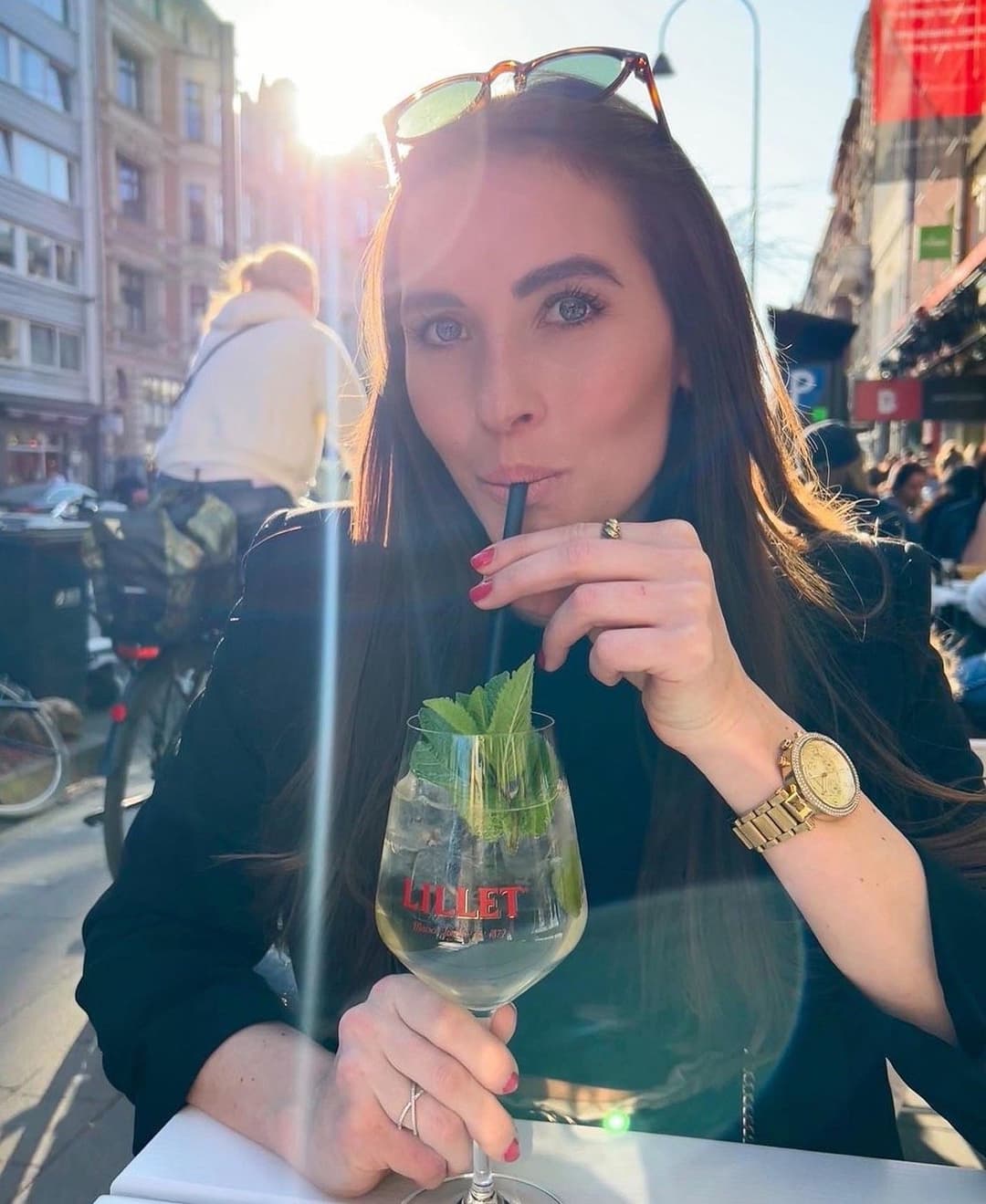 Hot german wife Elisa showed off at the beach