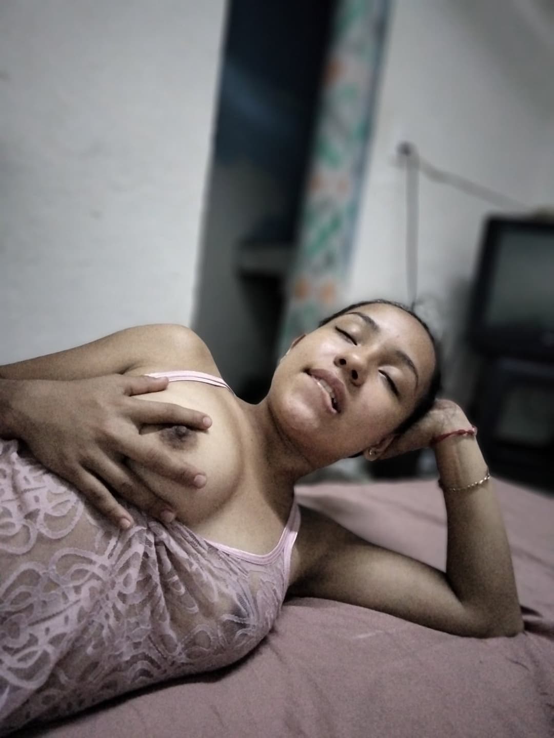 Uff! Que aporte de esta morrita tan cachonda, qe panocha tan rica? esa carita ??♨️??