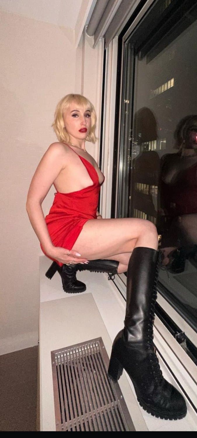 Harley Quinn Smith is Hot as Fuck