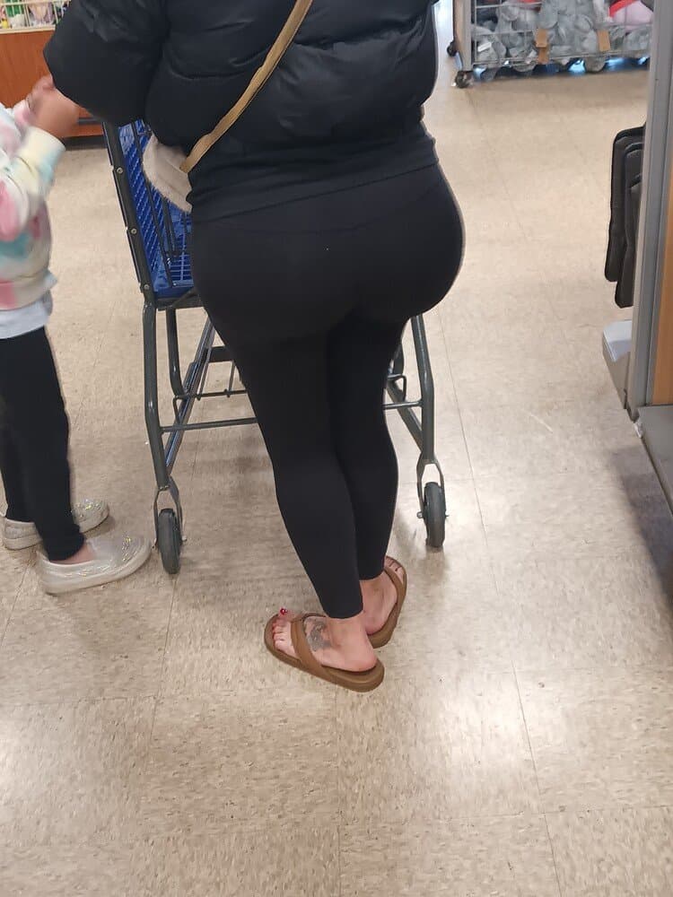 MILF BBL CANDID BOOTY