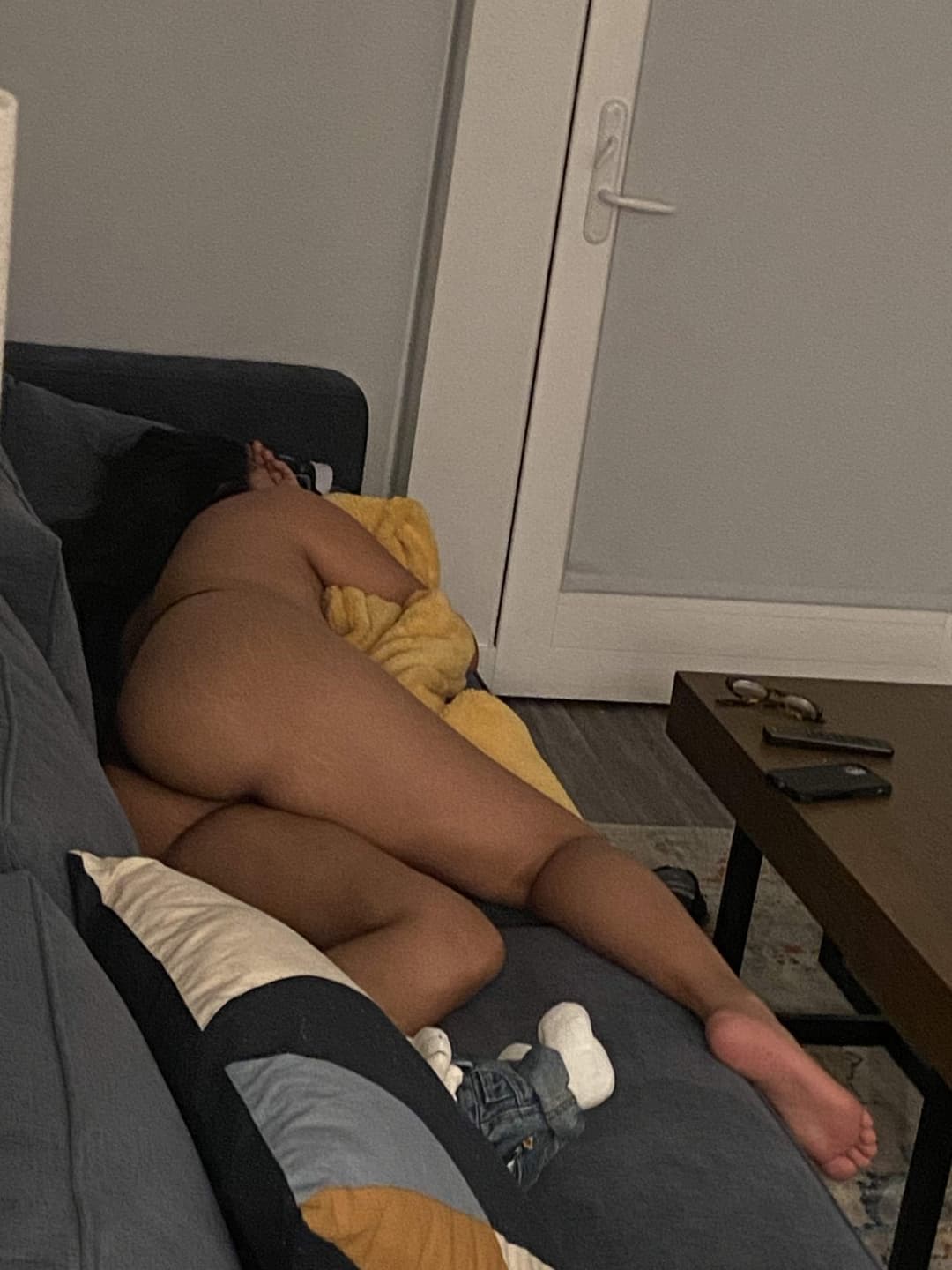 Drunk gf passed out naked on couch for friends to see