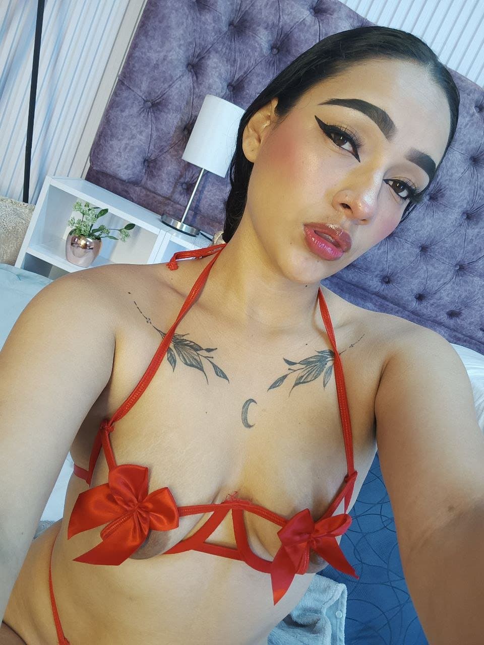 My pussy throbs craving your hard cock and my tits you mouth...??es.stripchat.com/EMILYY_FOXY