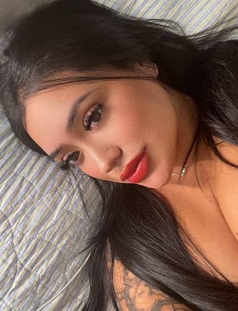 Thick Busty latina Daniella