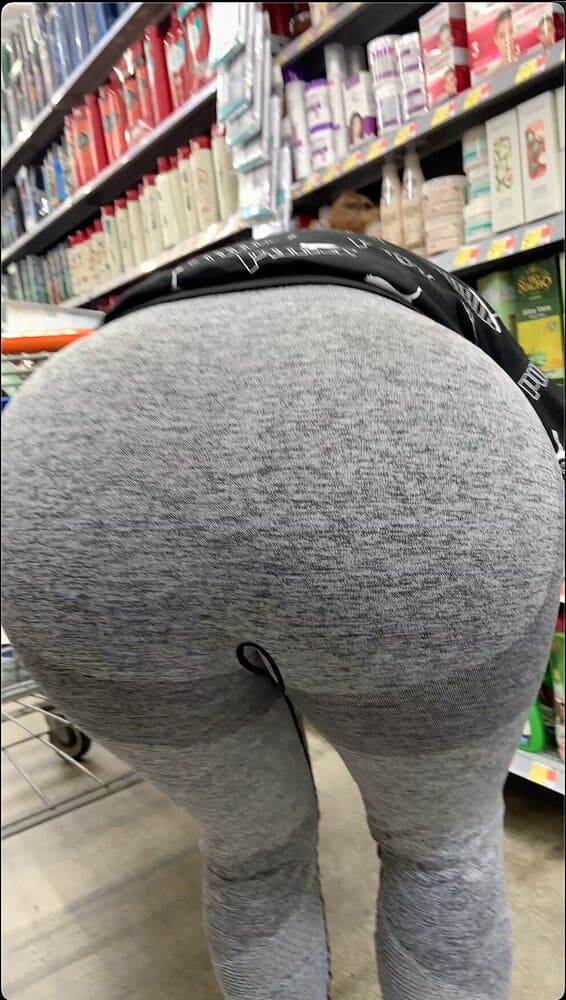 Nice Lil Rump On Puerto Rican Milf In Walmart