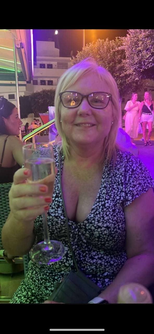 Exposing my mommy’s tits and people tribbing her, mix of cleavage pics and ai pics of her