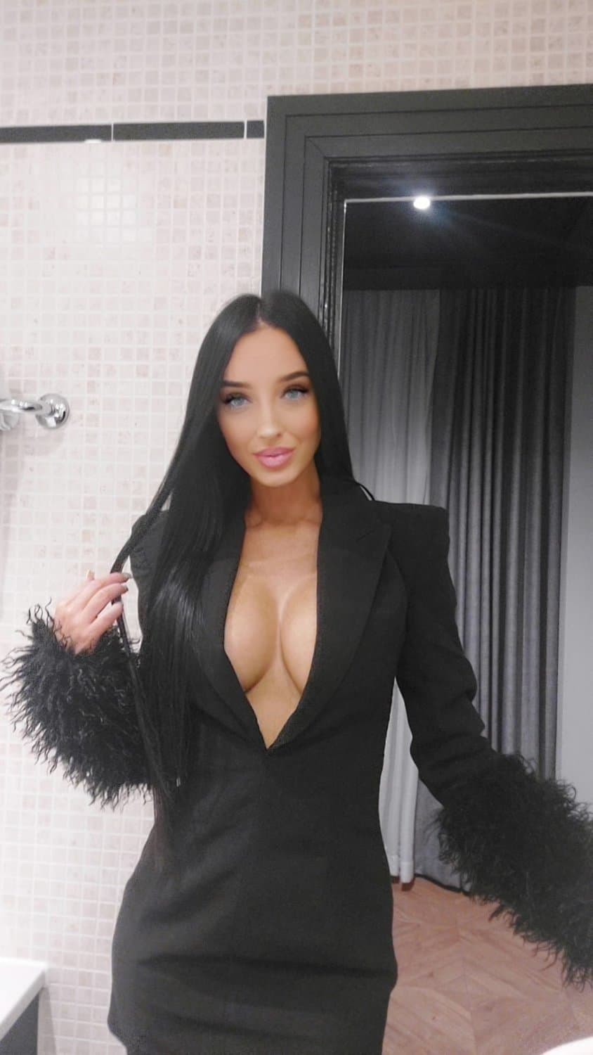 UK Chav Milf Goddess Gym Slut British Geordie PAWG Big Tits