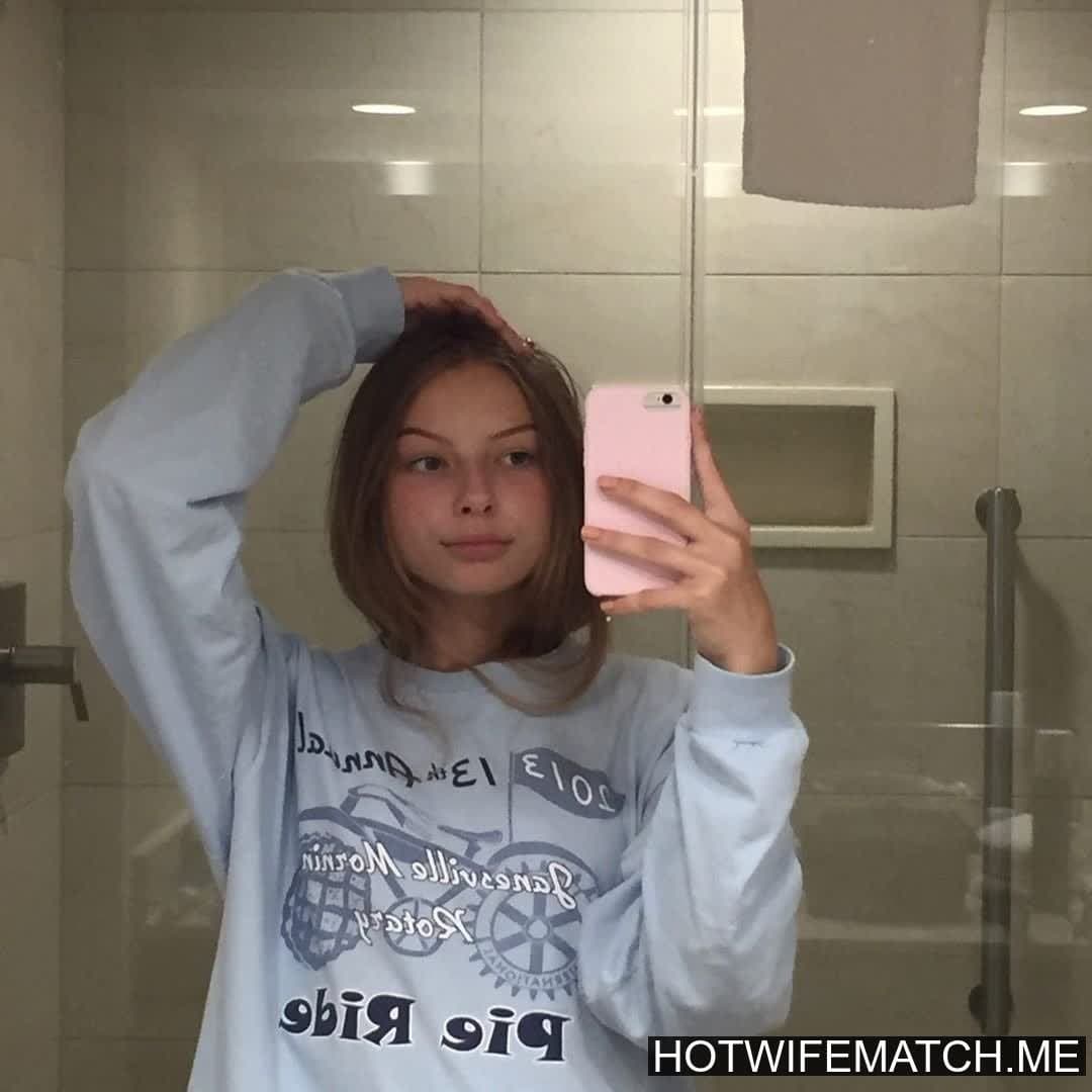 Hotwife Skillfully Teases and Devours Every Inch of His Throbbing Cock.