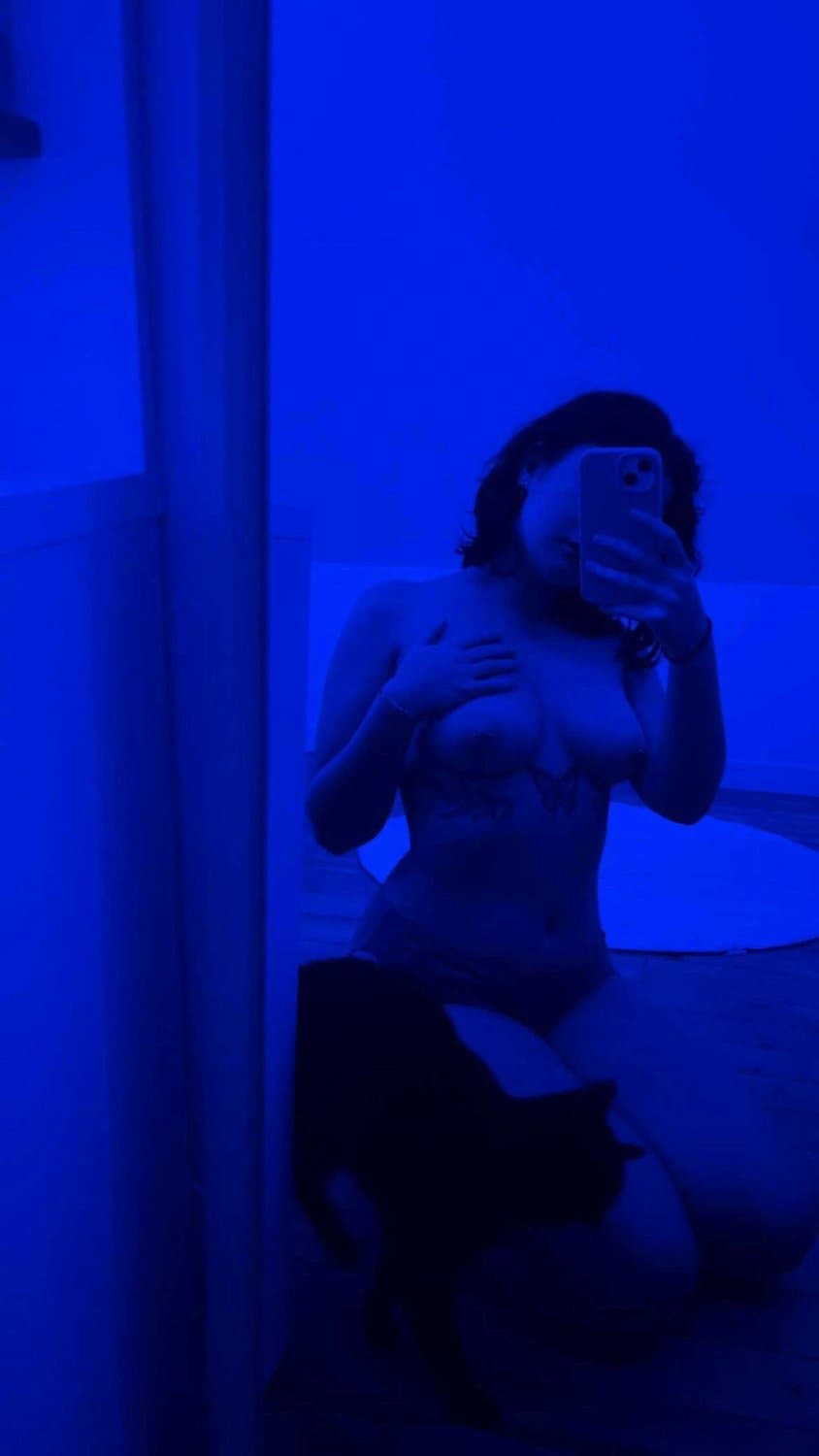 French babe Emilie gets her trust broken