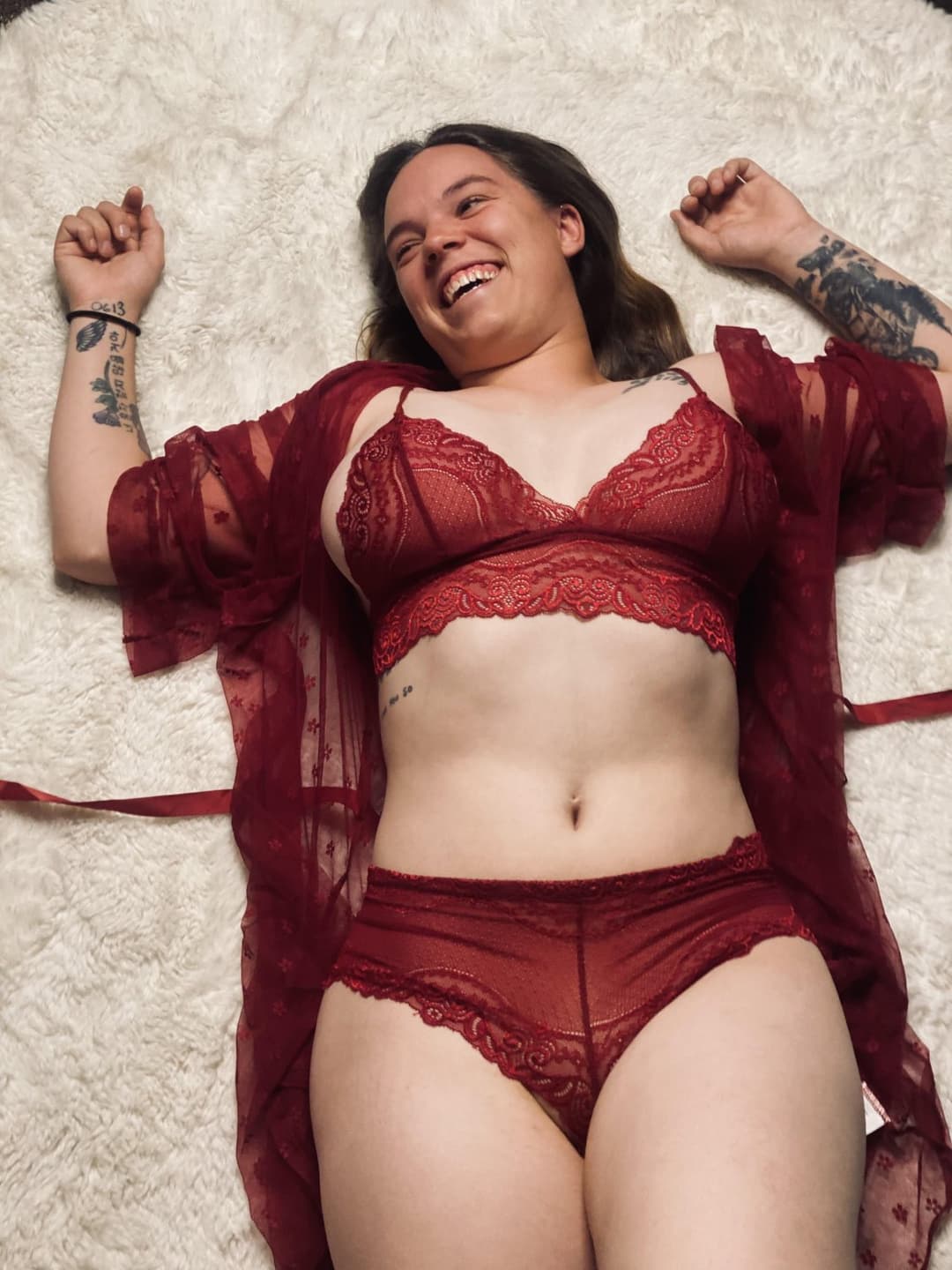 Chubby Slut’s Curvy Body On Display