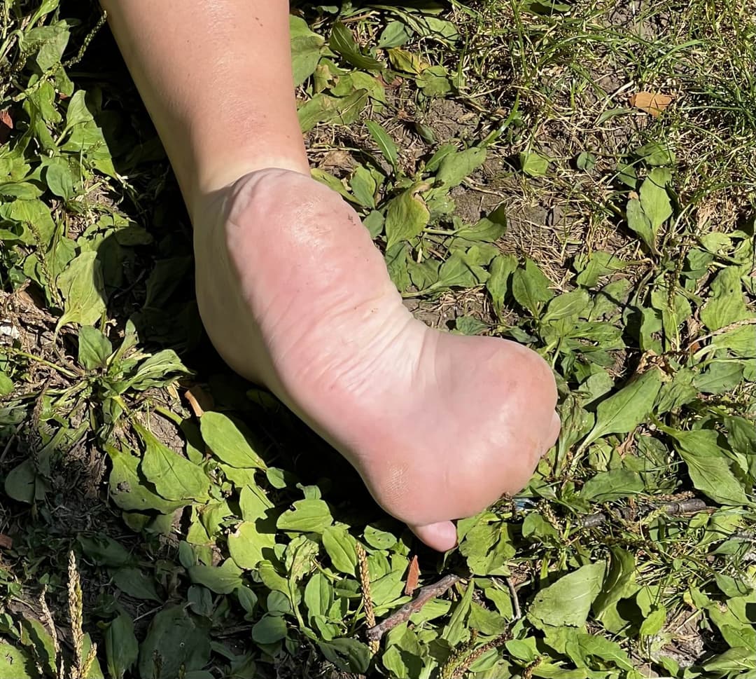 Click to view full size Step-moms archy feet