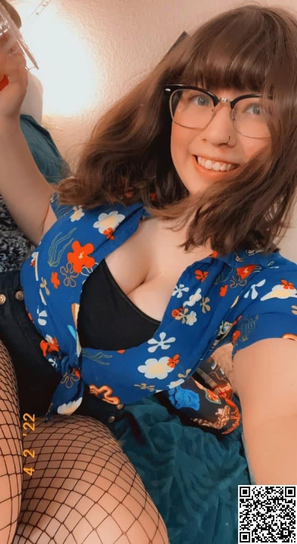 Kaylee - 23yo Big Tits (Non-nude)