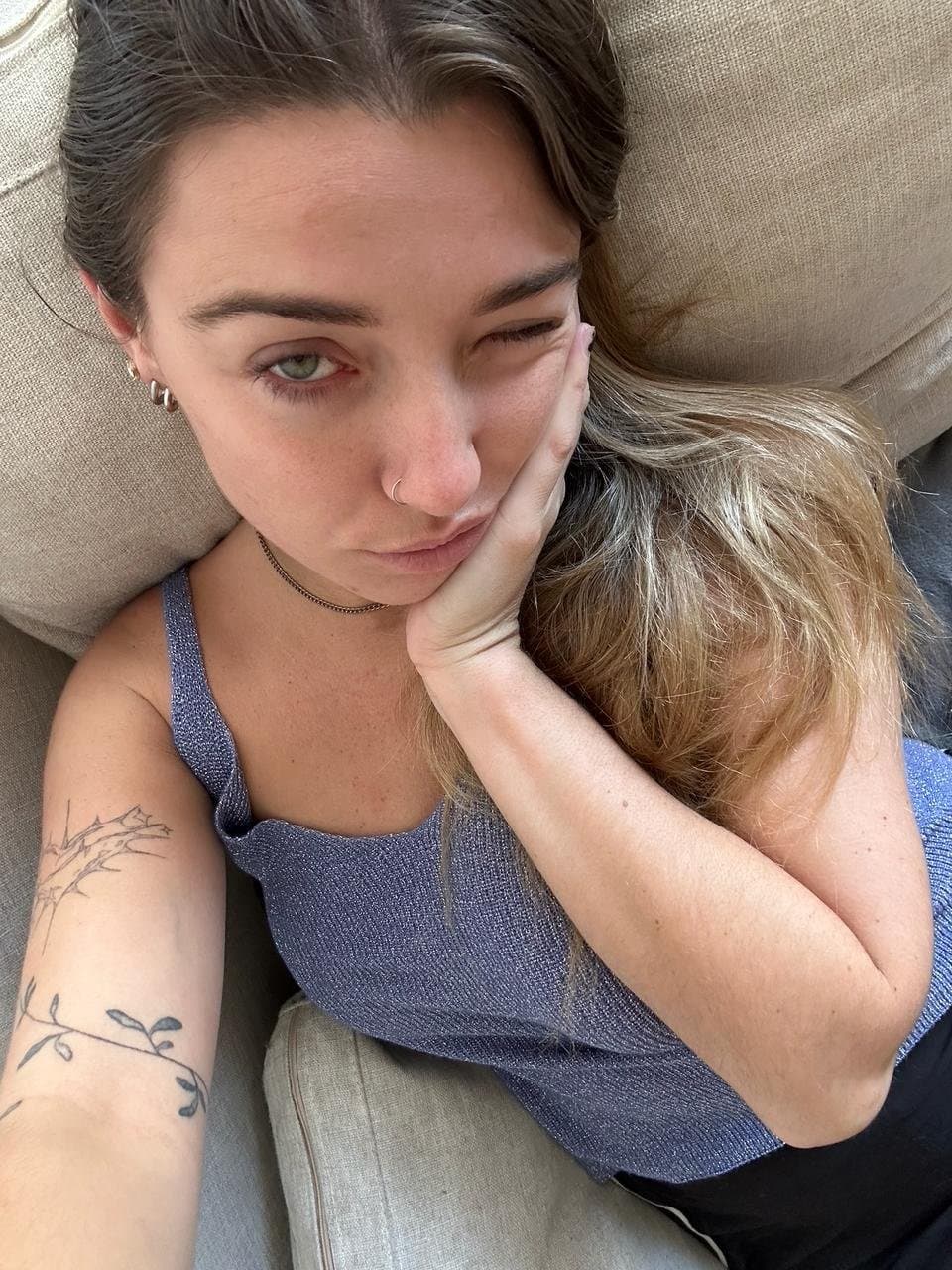 slut likes bouncing her titties